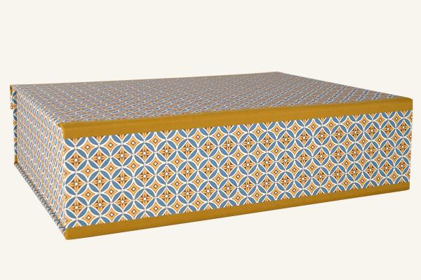 Extra stable box for notebooks, magazines and many other things
